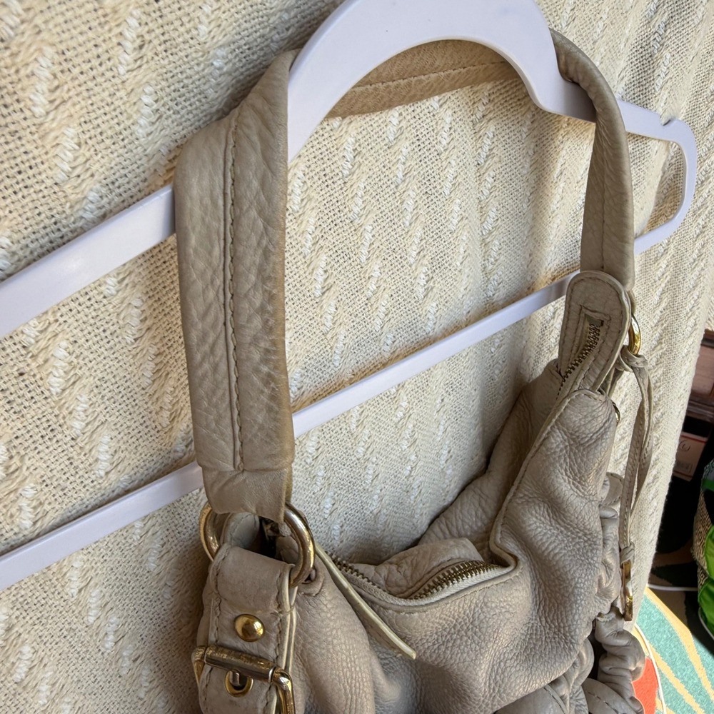 Michael Kors Leather Shoulder Bag Purse Hobo Satchel Jennings Neutral keychain - Picture 10 of 16